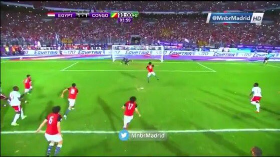sir_hassan10's tweet photo. رغن كل ضغوطات التأهل 
- محمد صلاح يسجل ركلة الجزاء بكل ثقة 

وفي كأس القارات
 - رونالدو تهرب من تسديد ركلة الجزاء في نصف النهائي ولم يسدد !! https://t.co/fjAQkITlXX