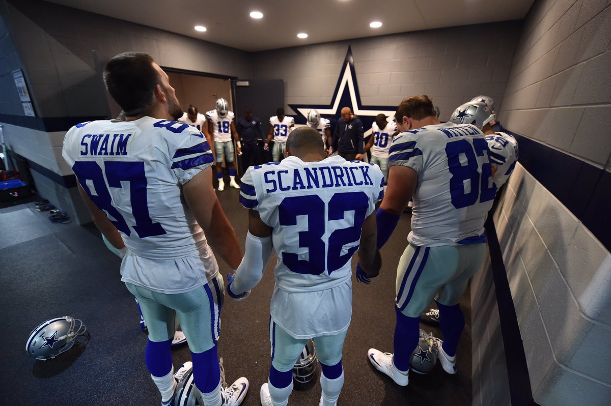 Pregame prayer circle. #GBvsDAL