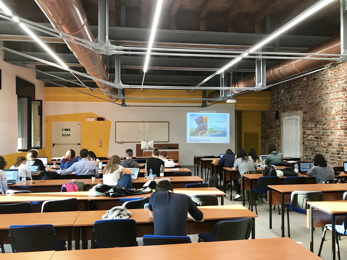 matteoadamoli's tweet photo. Al lavoro per il laboratorio di Digital Storytelling al master @FoodWine3! @IUS_VE #digitalcommunication #webmarketing #Iusveatwork https://t.co/GyY37W0G0p