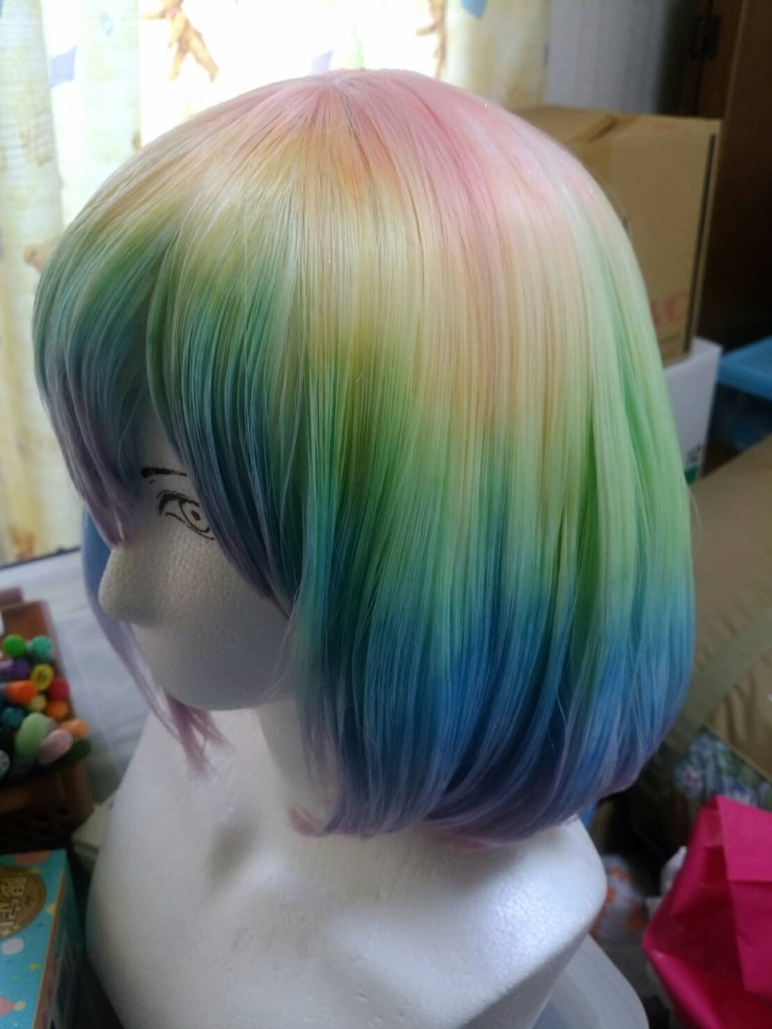 周は狩人 コピックと除光液でけっこう色塗りたくって染めた上に ラメとグリッター入りネイルをぶちまけてます これで白キャライメージが定着しちゃいましたねw