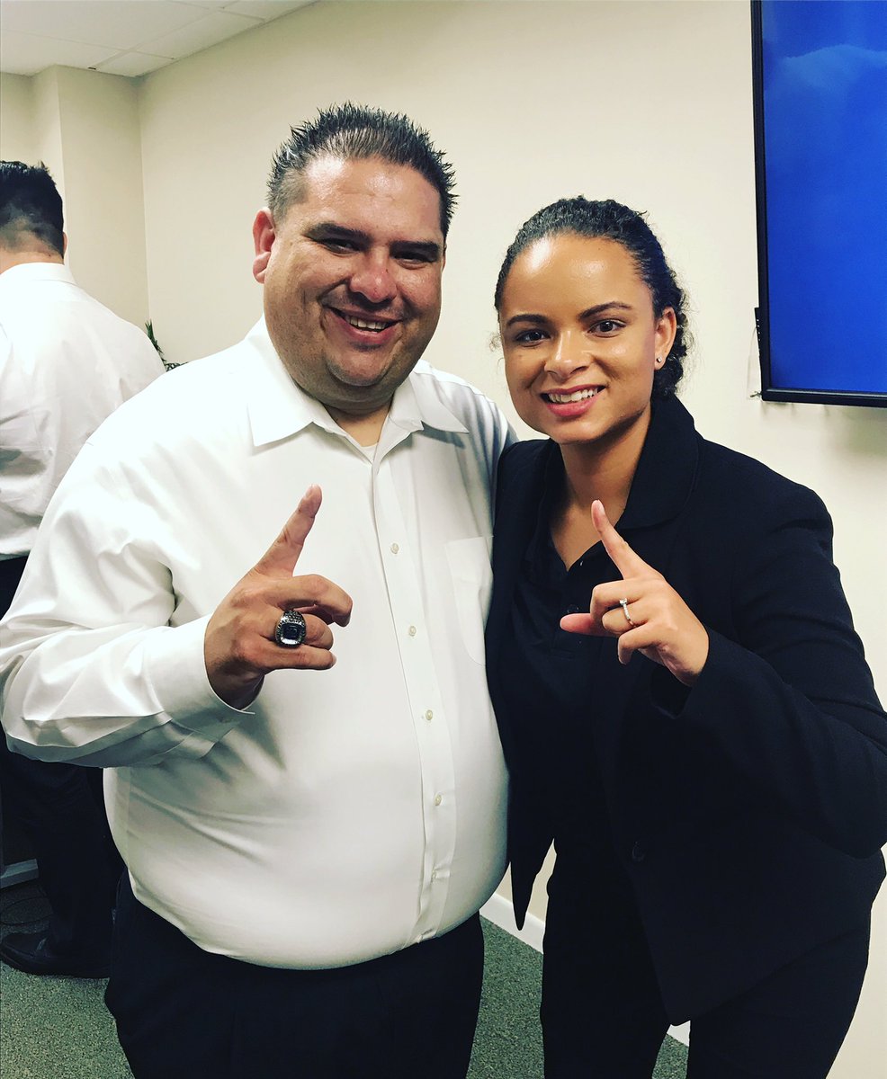 Queen_agreen's tweet photo. Anthony made $42,000 last month that's what people make in a year! And I got personally mentored by him yesterday #DoNothingGetPaid https://t.co/OCylybp3nh