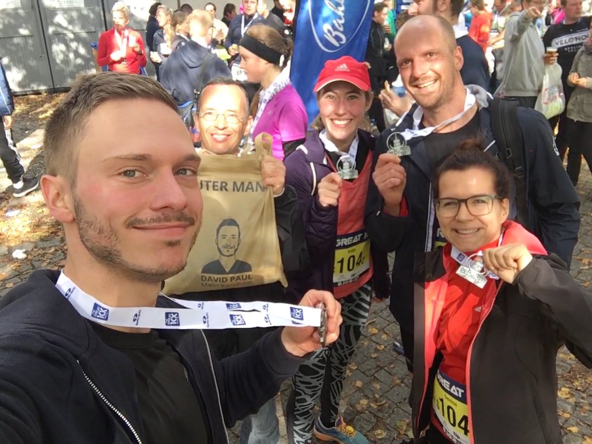 Kiezpartei's tweet photo. Die #Kiezpartei mit 2 Staffeln beim #Great10k. Sportlich🏃♀️🏃lief‘s rund🤸♂️und das Wetter war einfach fantastisch☀️Nächstes Jahr wieder! https://t.co/IbNG3K8uAS