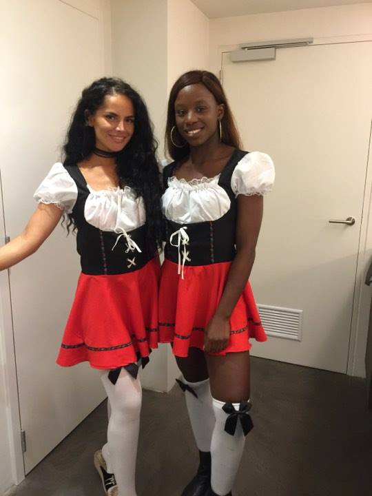 Finessedhostess's tweet photo. Onze #hostessen mochten aan de medewerkers van @Axxes_IT vertellen dat ze mee op skireis mochten! @Finessedhostess #superteam #promoteam https://t.co/frsXmS3xqX
