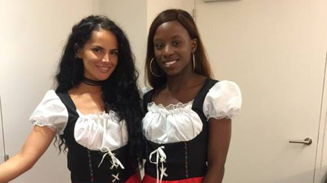 Finessedhostess's tweet photo. Onze #hostessen mochten aan de medewerkers van @Axxes_IT vertellen dat ze mee op skireis mochten! @Finessedhostess #superteam #promoteam https://t.co/frsXmS3xqX