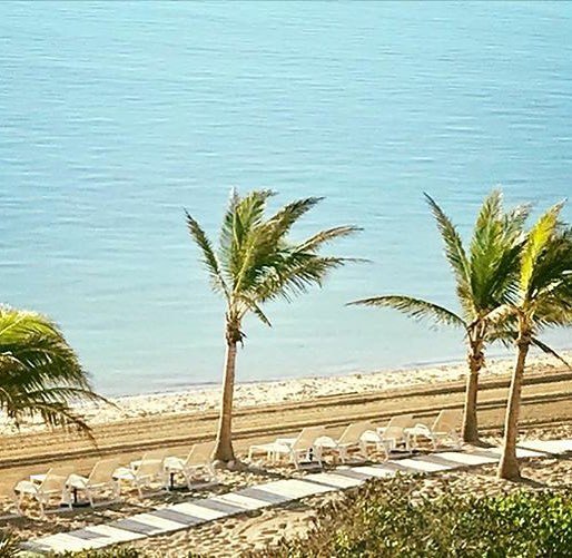 ShoreClubTC's tweet image. The ultimate in tranquillity on this blessed Sunday morning, Long Bay Beach right now - no filter needed!  #shorec… ift.tt/2g2FLnx