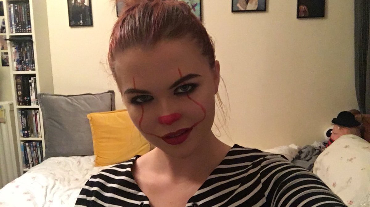 crybabybleu's tweet photo. #31daysofhalloween day 8 🤡 a basic 2017 pennywise https://t.co/sITLRpSVDF