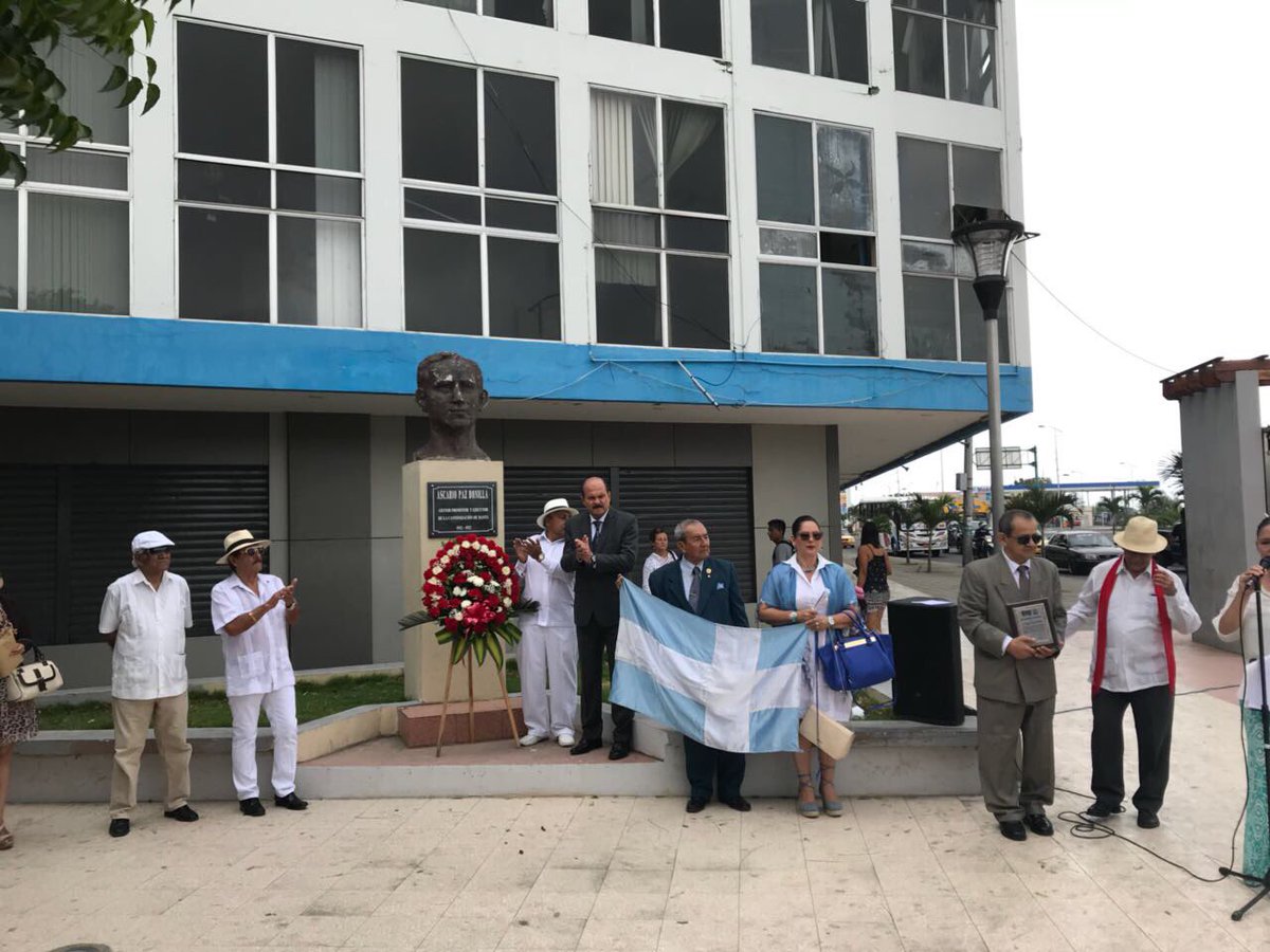 bergmannerestu's tweet photo. Con un desfile de varios colegios se da inicio al homenaje de una gran educadora y formadora de Juventudes. #MarujaCedeño https://t.co/TIQF9VDq1w