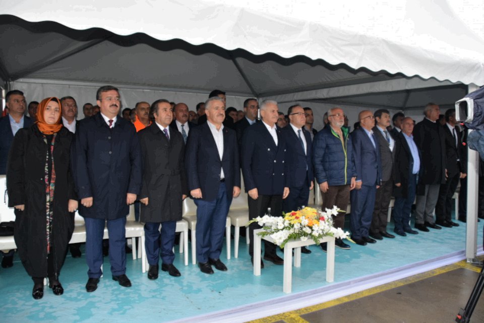 AfyonValiligi's tweet photo. İlimizde yapımı tamamlanan Tünel ve Köprülü Kavşaklar Başbakanımız Sayın Binali Yıldırım'ın katılımıyla hizmete sunuldu. https://t.co/XH9oFSaX3k