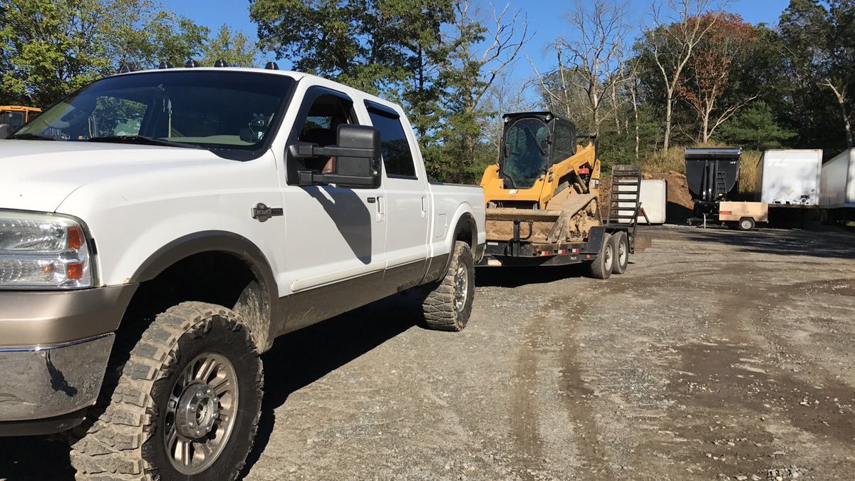 joshp8197's tweet photo. A 5.4 can't do what without hesitation? #five4 #Rippah #JustDidntWannaStopForShit #WhatsTrailerBrakes #KingRanch https://t.co/9nqpS2R0yF