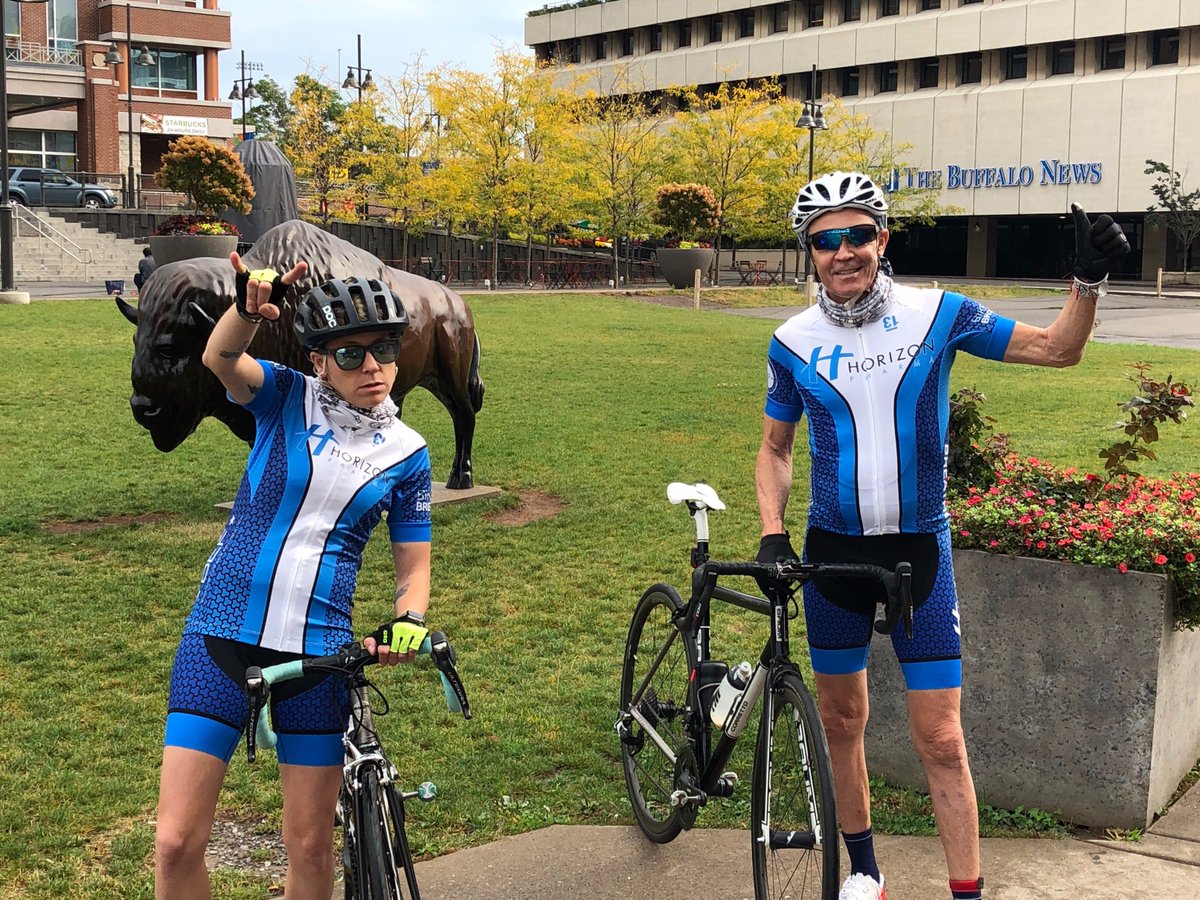 cysticfibrosis's tweet photo. 🇨🇦🚴‍♀️🚴 @jcahillYCF and @RockCFem have day one in the books and landed in Oakville, Ontario. They’ll #Bike2Breathe to Toronto today! https://t.co/KcBWo9WBfB