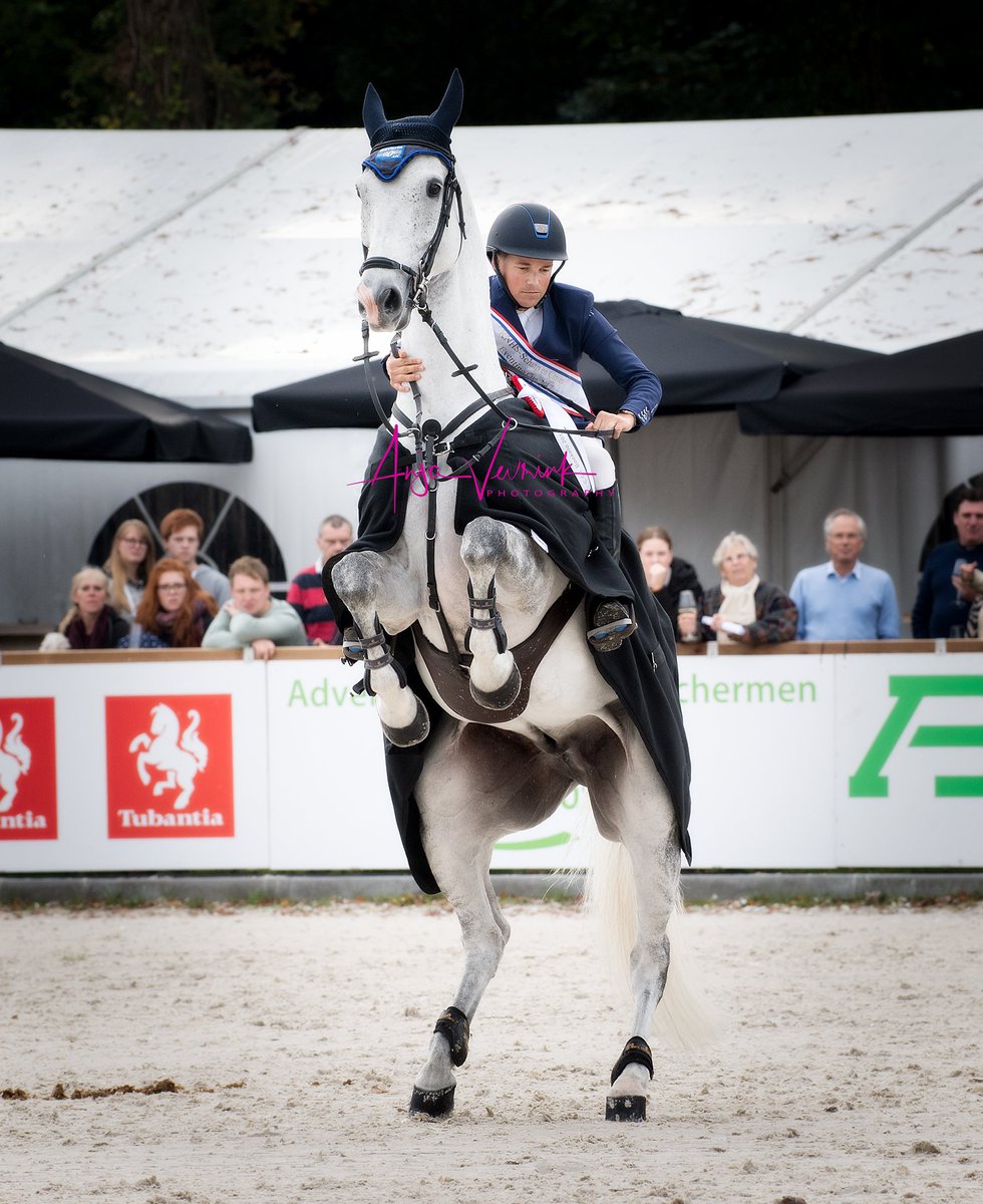 anjaveurink's tweet photo. Een waardig Nederlands kampioen @tim_lips @militaryboekelo #mbe17 https://t.co/huJ5c5uYLa