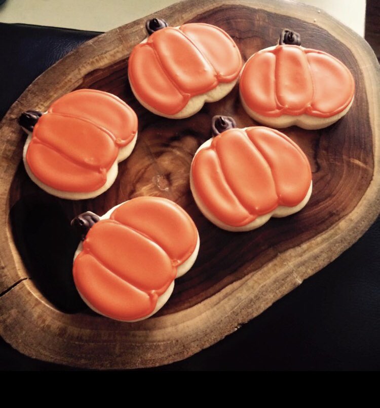 OneEightBakery's tweet photo. Wishing you all a very Happy #Thanksgiving! #pumpkins #sugar #cookies #icing #baking #bake #ottawa #stittsville #stittsvegas https://t.co/r69y3r4f48