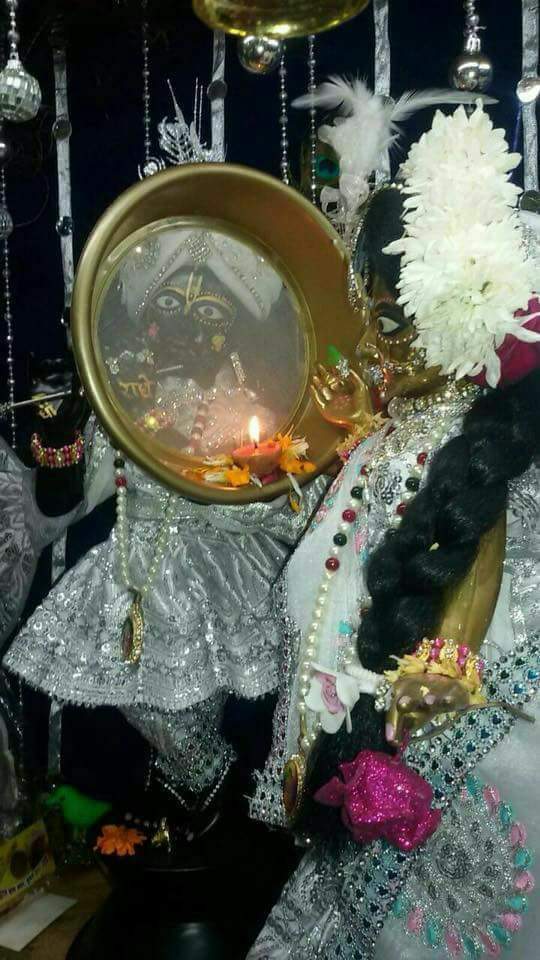 TheBharatjoshi's tweet photo. “सुन्दरता की प्रतिस्पर्धा अपने पुरे शबाब पे है.......!
आज एक चाँद दूसरे चाँद के इंतज़ार में है..!! #bjoshi https://t.co/b81FIfR21K