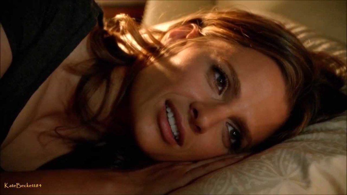 stana_katic_fr's tweet photo. #BeckettSouvenirs 
#Castle ep #6x03 " Need to know " 
#ElizabethBeall #LarryShaw 
07/10/2013 https://t.co/DV0raRwjmZ