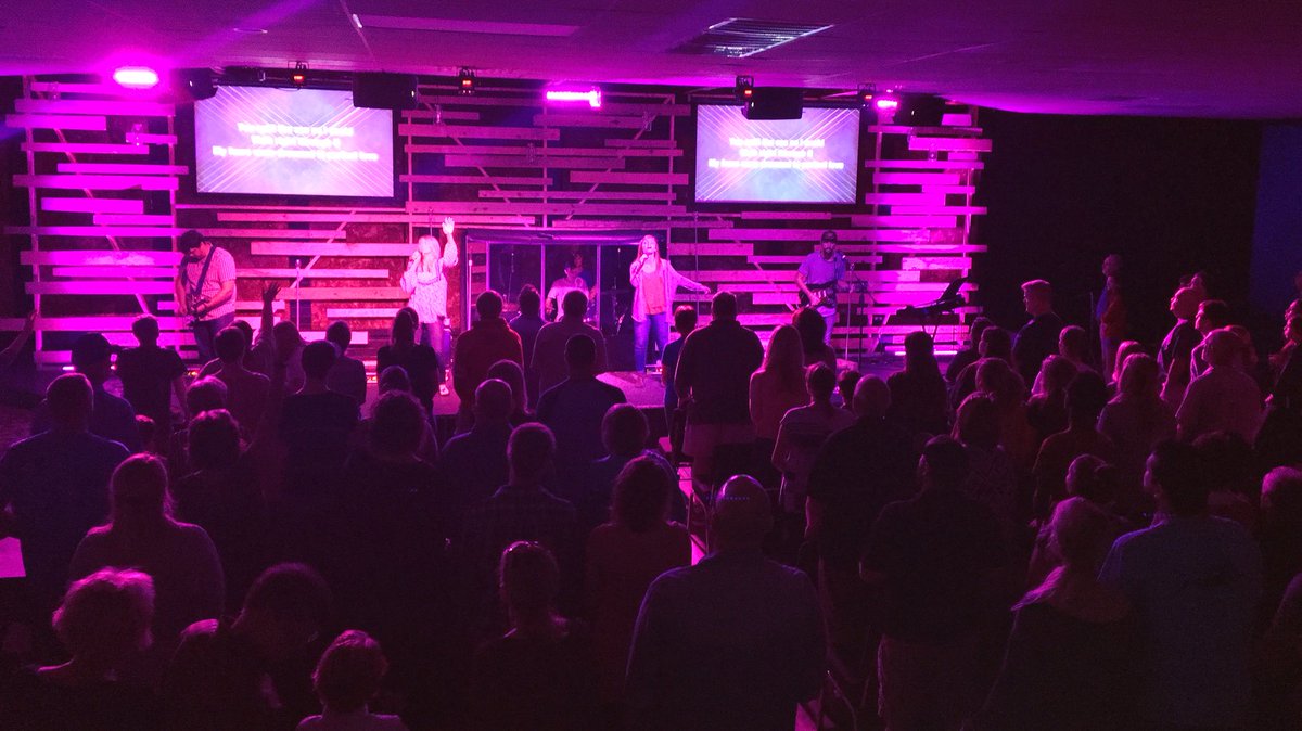 collide_church's tweet image. #codebluecc is off to a powerful start! 🙌🏻 Come hear another message from Chris Holbrook during Session 2 today at 5pm!