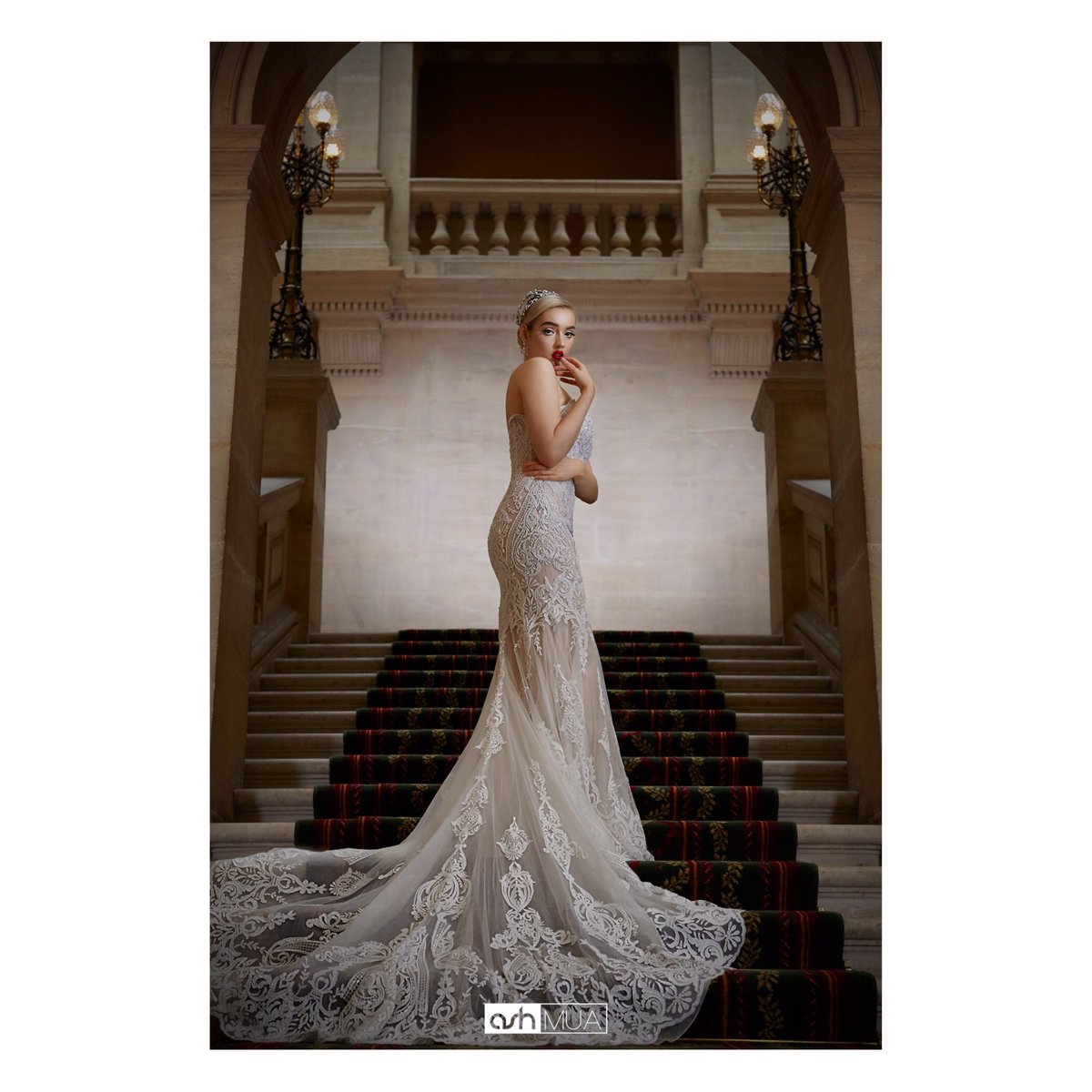 MUAAshS's tweet photo. Bridal Fashion Editorial with the stunning @BadgleyMischka exclusively at @JSCbridal @PritsGosal @BespokeVisions @NancyElza @CrownePlazaHey https://t.co/071YsJuG2K