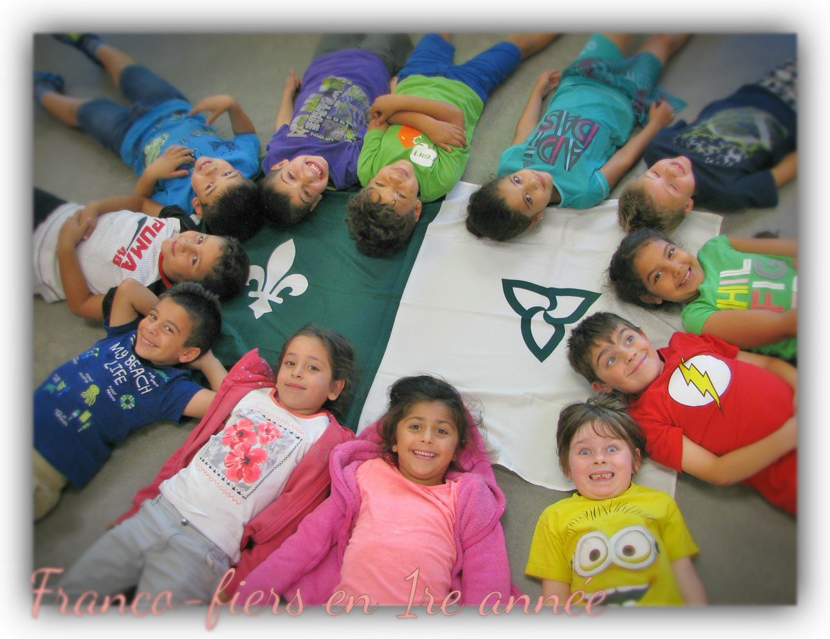 Comment ne pas avoir le sourire quand on voit arriver ces petites binettes le matin?!?  Franco-fiers en 1re année!