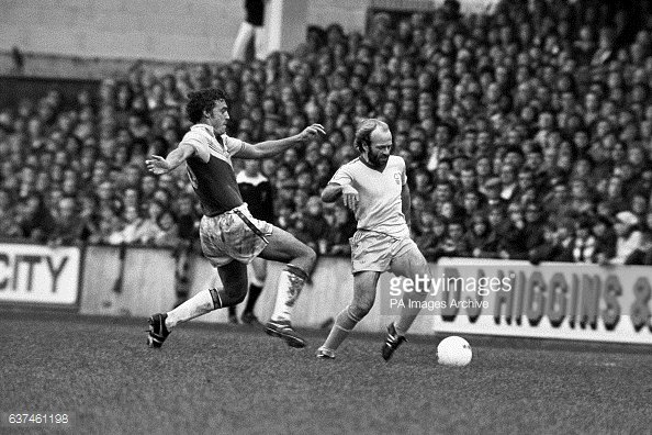 #NFFC stay top of Div 1 with 0-0 draw at #WHUFC. Trevor Brooking challenges Archie Gemmill as Hammers fail to score for third game in row