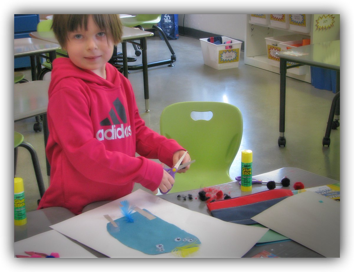 Suite à la lecture d'une histoire où un gros monstre veut tout avaler, nous avons décidé d'inventer nos propres vilaines créatures.