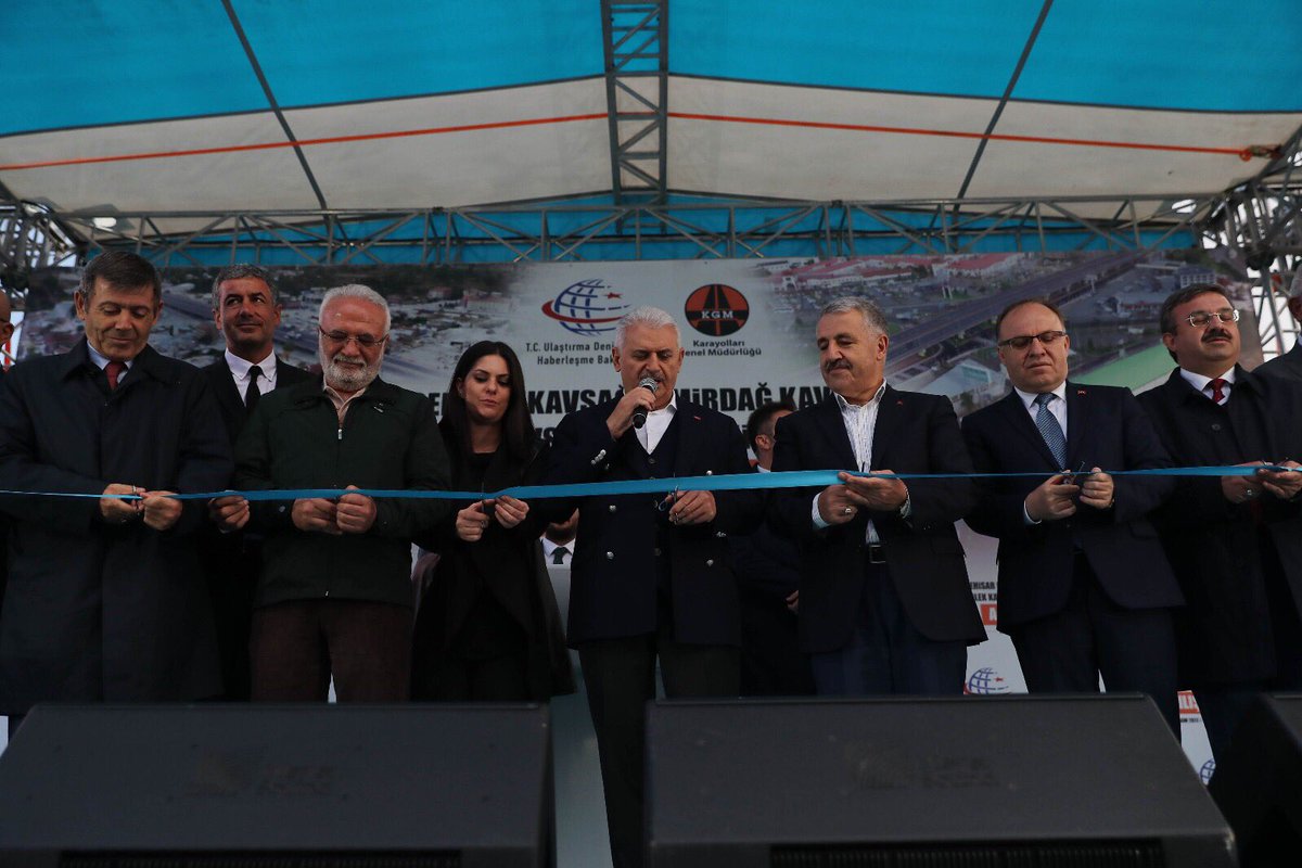 BY's tweet photo. Başbakan Yıldırım, Afyonkarahisar'da İscehisar Kavşağı, Emirdağ Kavşağı, Özdilek Kavşağı ve Karahisar Tüneli'nin açılış töreninde konuştu. https://t.co/tJQeS804T7