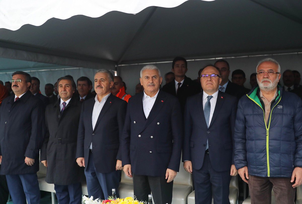 BY's tweet photo. Başbakan Yıldırım, Afyonkarahisar'da İscehisar Kavşağı, Emirdağ Kavşağı, Özdilek Kavşağı ve Karahisar Tüneli'nin açılış töreninde konuştu. https://t.co/tJQeS804T7