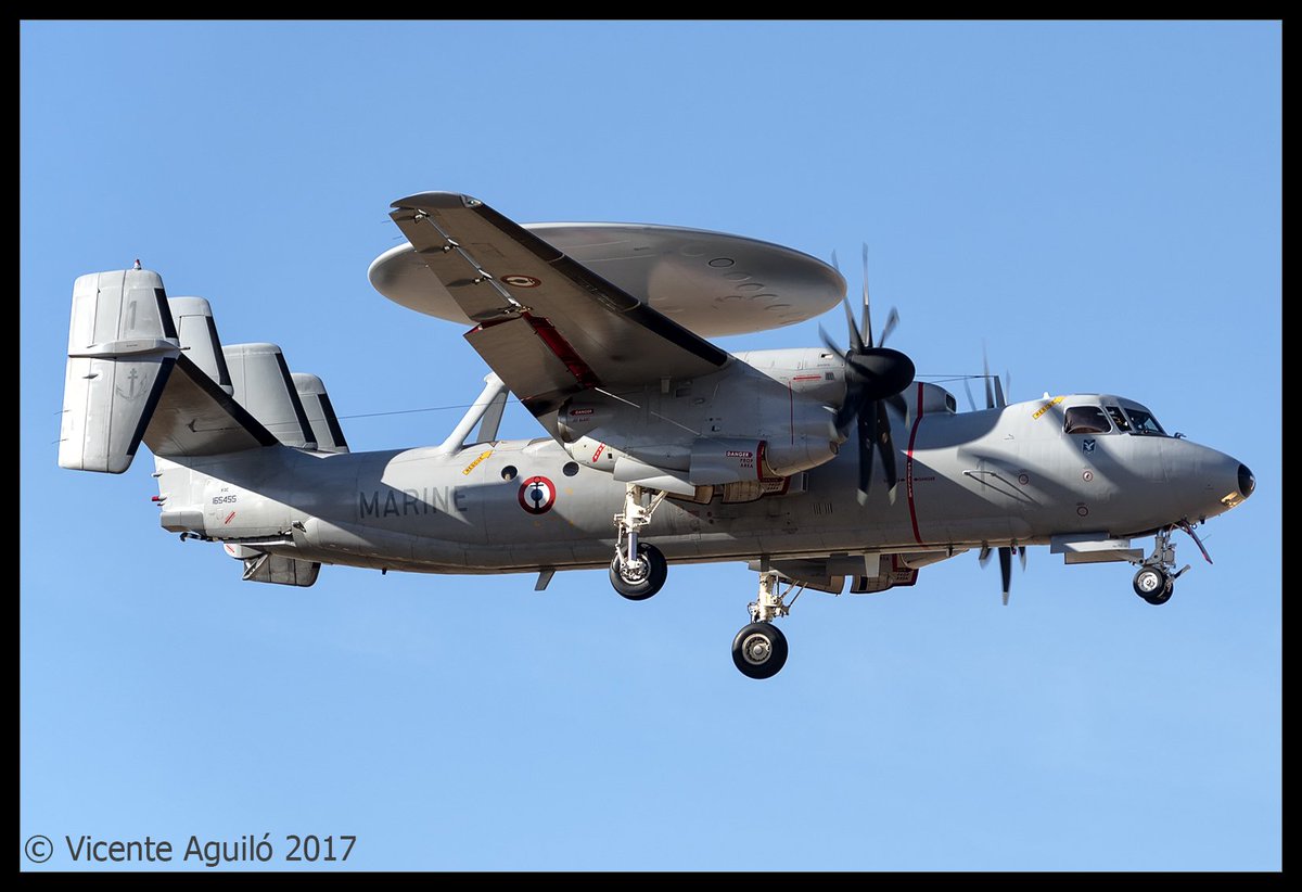 VteAguilo's tweet photo. Ir a Albacete al "Tactical Lidership Programme" #TLP2017  y encontrarse esta maravilla de Grumman Hawkeye de la @MarineNationale francesa https://t.co/y9HPeXaUwU