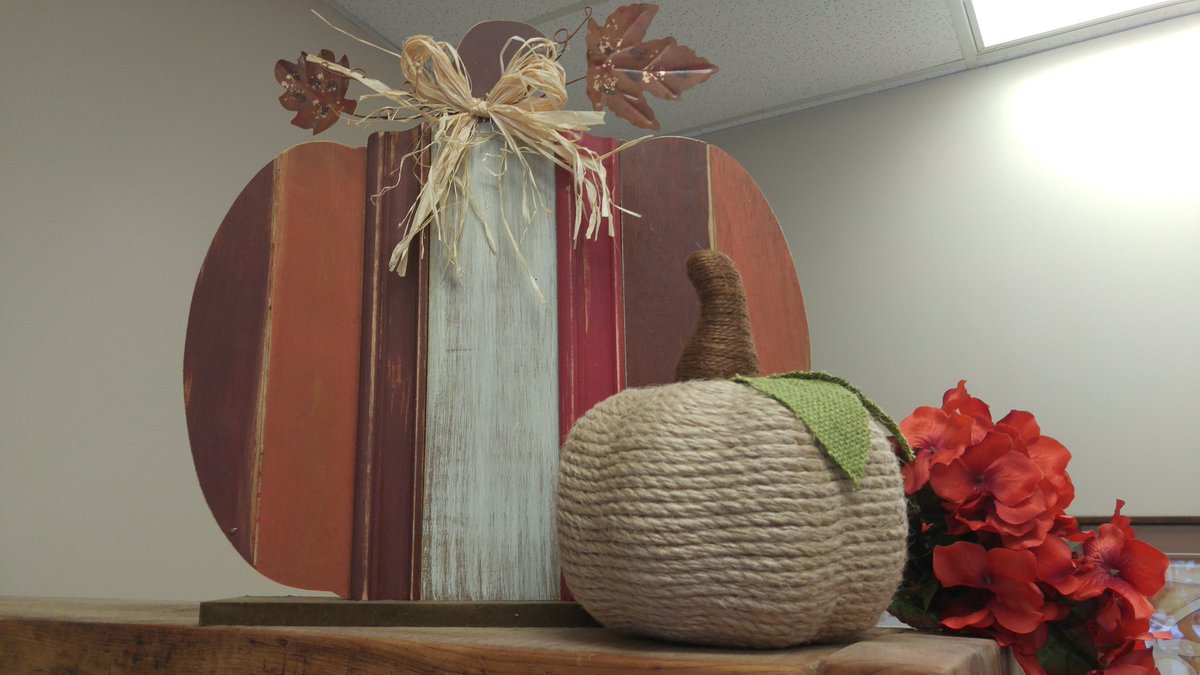 AMGFTBarrie's tweet photo. Happy Thanksgiving!! Thank-you for all your orders...now time to eat!! #glutenfree #timeforturkey #pumpkinpie #applepie #familytime https://t.co/qDlpuhUCaW