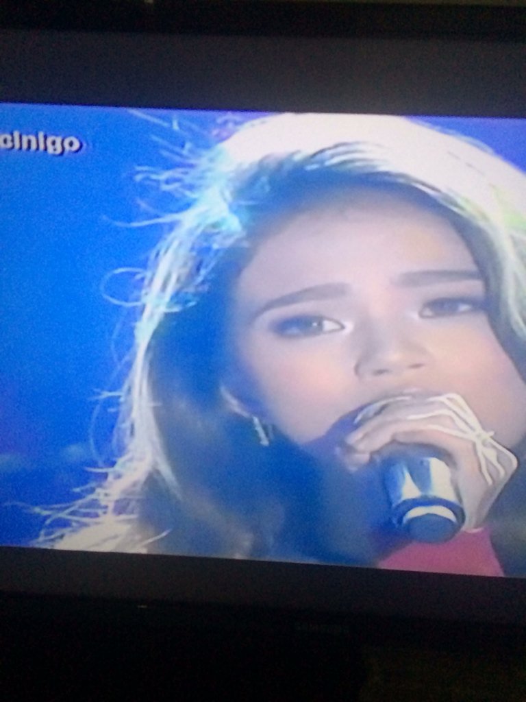 LeslieAmor's tweet photo. Yey Maris na.
Then MarNigo in a while. Blue heartsssss.
#OneMusicInigo. https://t.co/m5xtvQpVc2