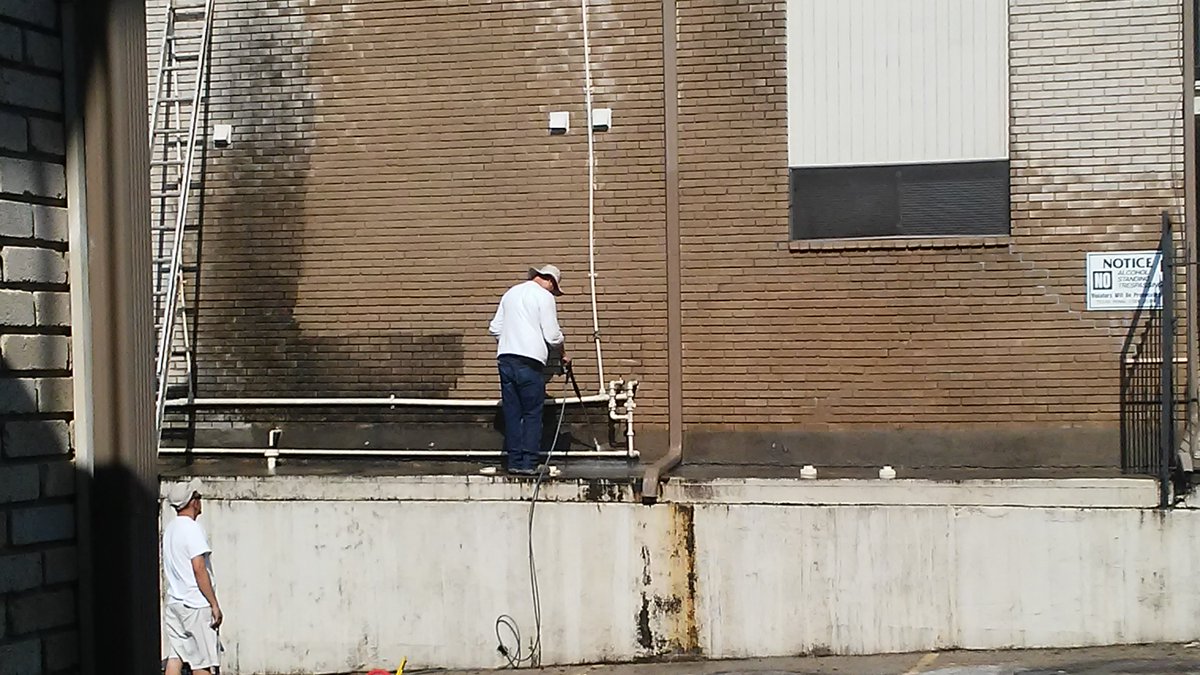 PowerWashingWow's tweet image. My_dirty_apartment_buildings_are_getting_a_wa #Powerwashing