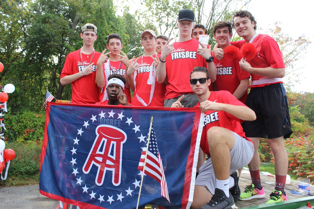 zmcdonald84's tweet photo. Homecoming parade @barstoolsports @stoolpresidente https://t.co/74V6iLqsCV