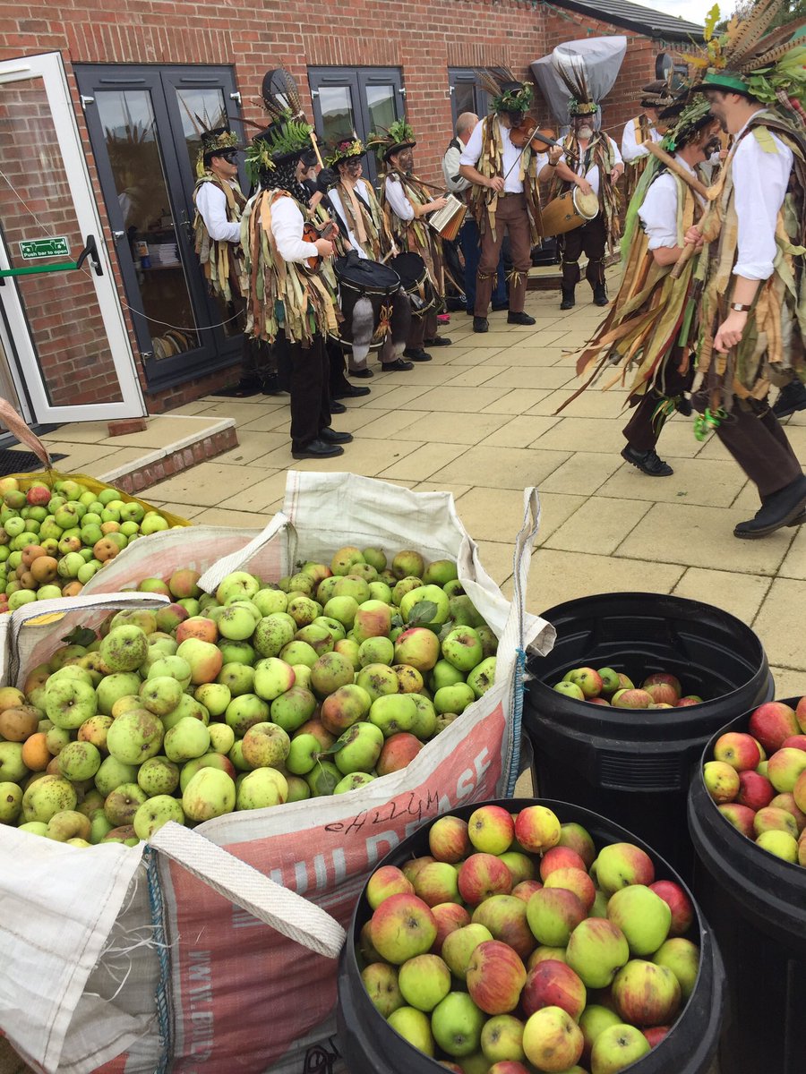 Fradswell's tweet photo. #Frapfest was amazing! #Fradswell Apple Festival #cider #CommunityEngagement #DomesdayMorris #Stafford #WDYT @SunfarmTom #villagehall https://t.co/v0FNb1IsFB