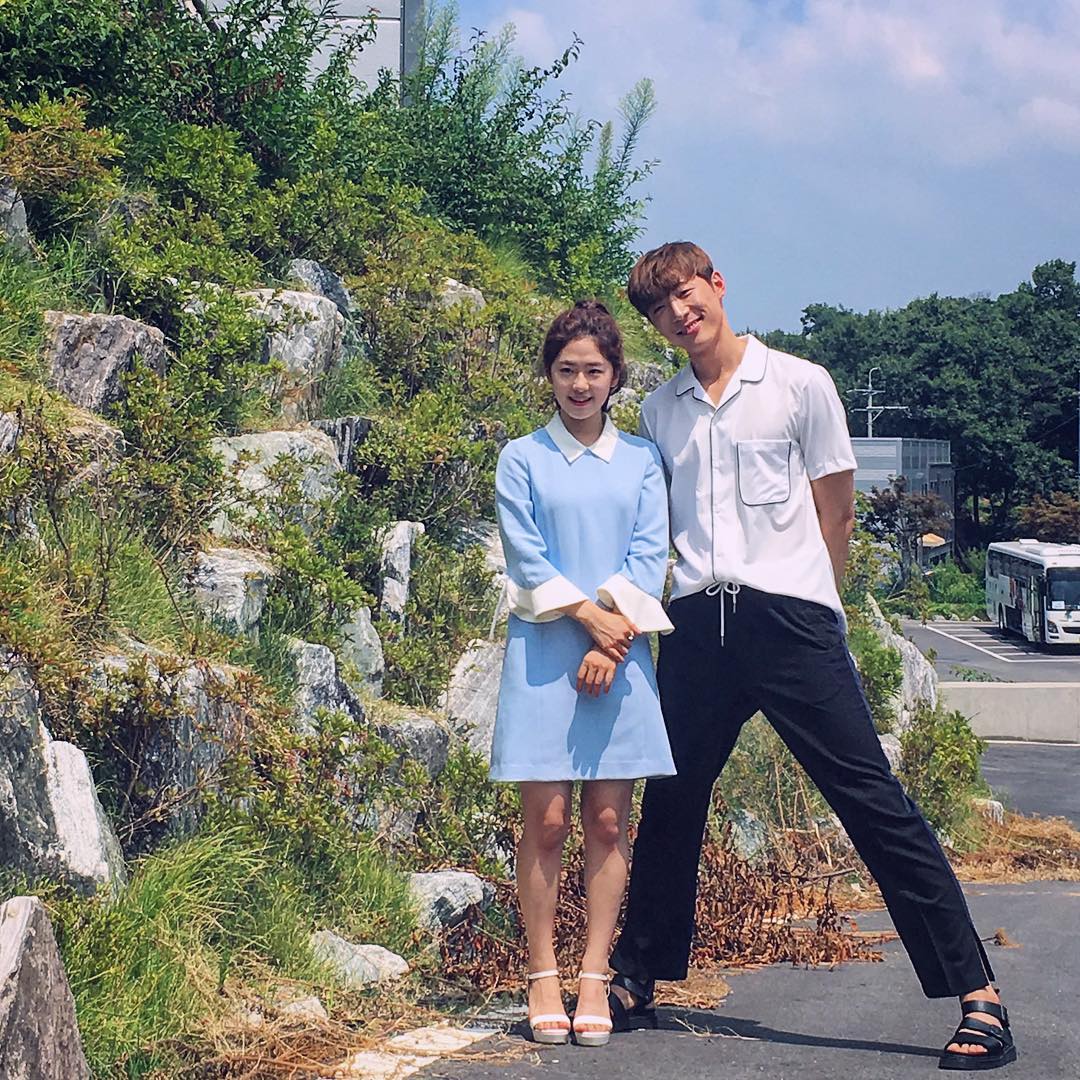 pu_gli's tweet photo. 187 cm tall sunbae has to bend down to work with any Eunjae.
#shinhyunsoo #parkhyesoo #jiwoo
#AgeofYouth2 #AgeofYouth3 #aoy2 #tallproblem https://t.co/Mw6jKJw9LK