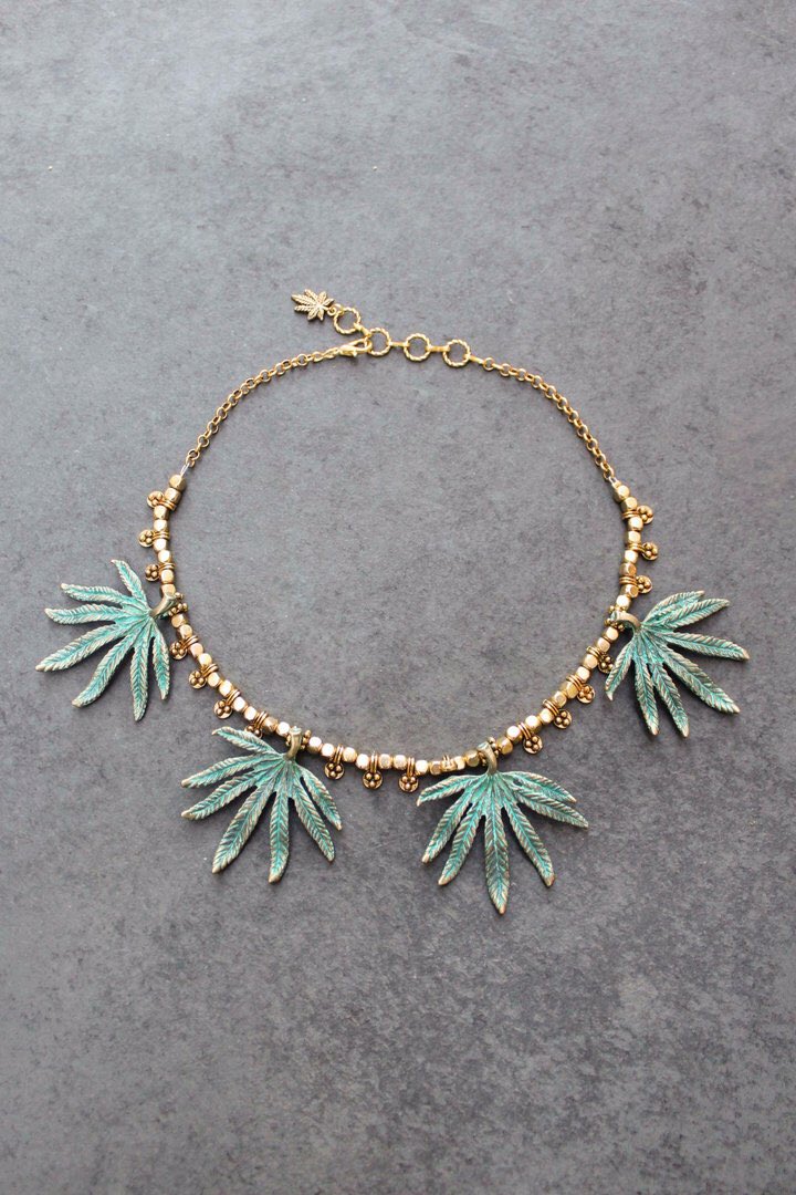 BluntedObjects's tweet image. Gold/green or silver? Which one would you rock to rep the #cannabiscommunity? #bluntedobjects #weednecklace #420