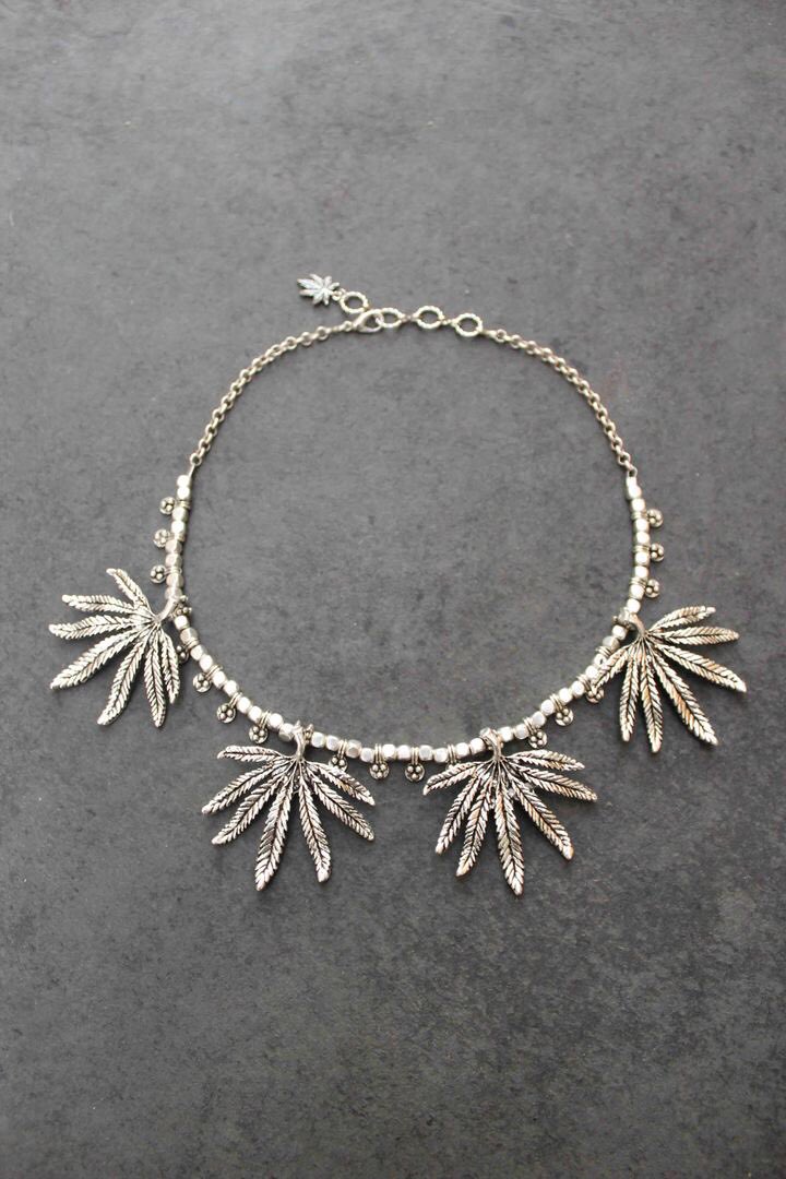 BluntedObjects's tweet image. Gold/green or silver? Which one would you rock to rep the #cannabiscommunity? #bluntedobjects #weednecklace #420