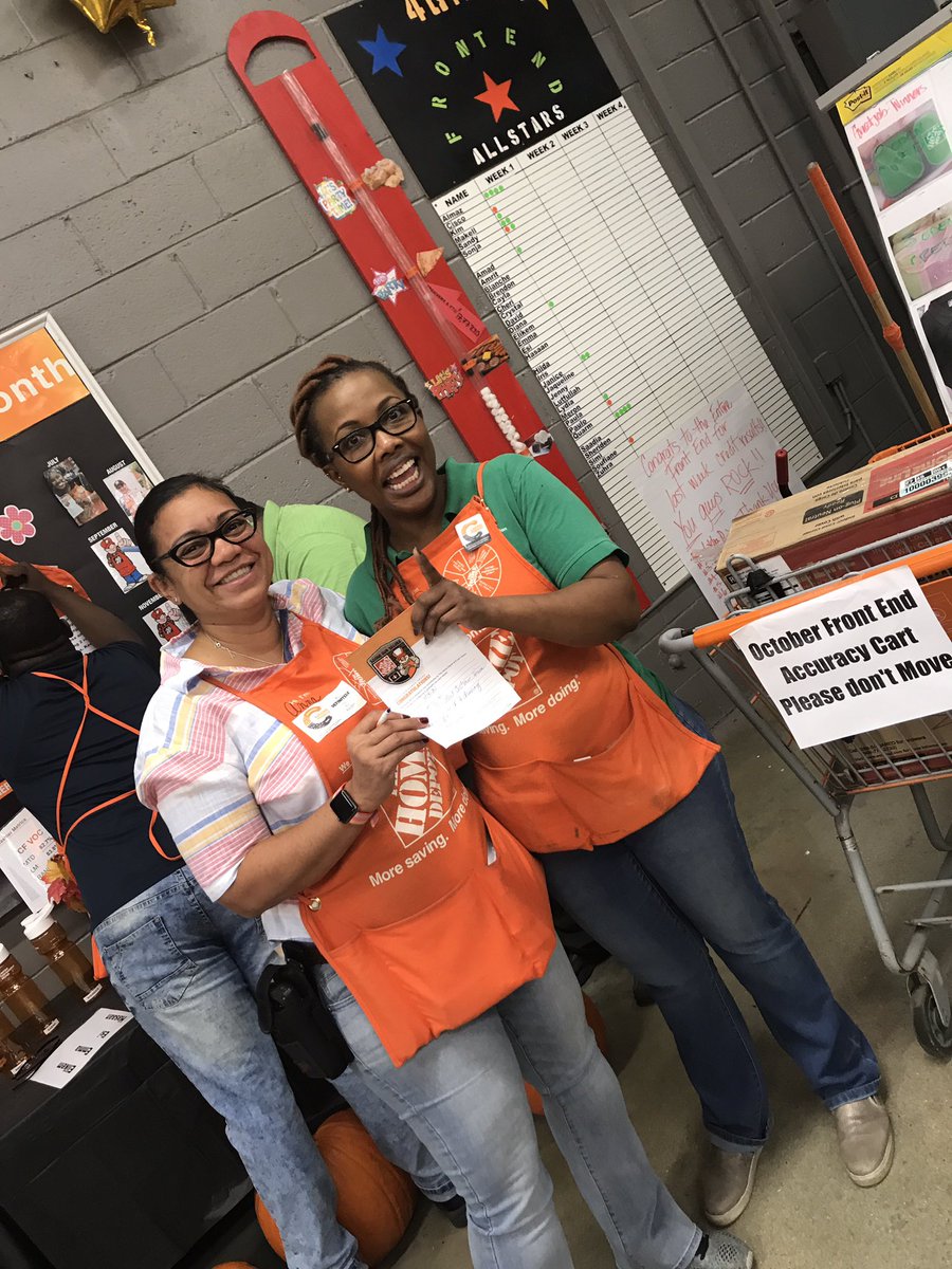 speicalk62's tweet photo. Thank u Lydia for your great service and your 💯% scanning and your great friendliness and cc as a cashier #oneteamweallwegot# @AnnaTHD4617 @vegad1974 @anitaromero0418 @kattyniner @RC_Bowman https://t.co/eaPdep1NSy