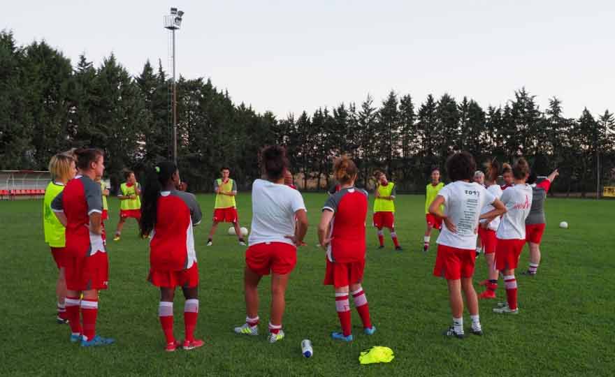 calciodonneit's tweet photo. Alla Grifo non riesce l’impresa: l’Arezzo vince di misura #grifoperugia #ArezzoCalcioFemminile #Razzolini https://t.co/oTRHJua9zQ https://t.co/EPbyoQ1k14