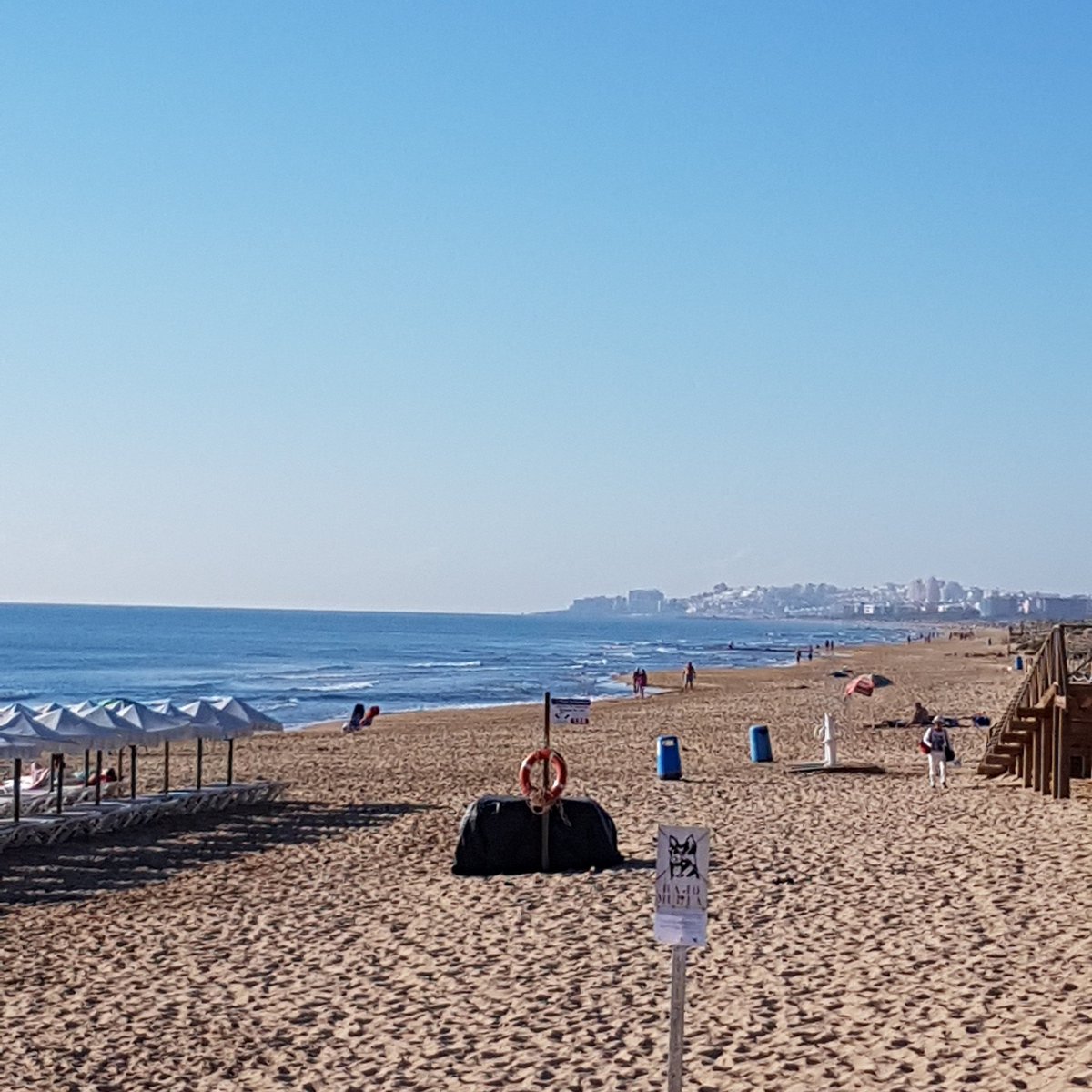 GJA69's tweet photo. Fighting the crowds on the beach #heaven #guardamarbeach https://t.co/FoJ7H3vpNn