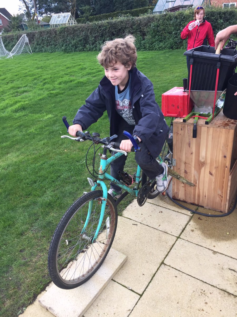 Fradswell's tweet photo. Pedal power in #Fradswell! Powering the apple scratter at #Frapfest...#wdyt?
#Frapfest #community https://t.co/W9I0Vsddzi