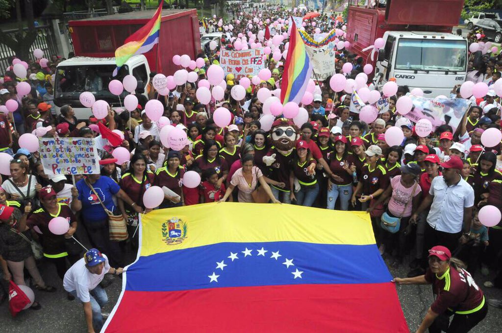 rafaellacava10's tweet photo. Simple y llenamente espectacular.Caminata de Mujeres con Lacava en el Parque Negra Hipólita.Victoria irreversible mi gente esto va a cambiar https://t.co/nxpdjfNlpT