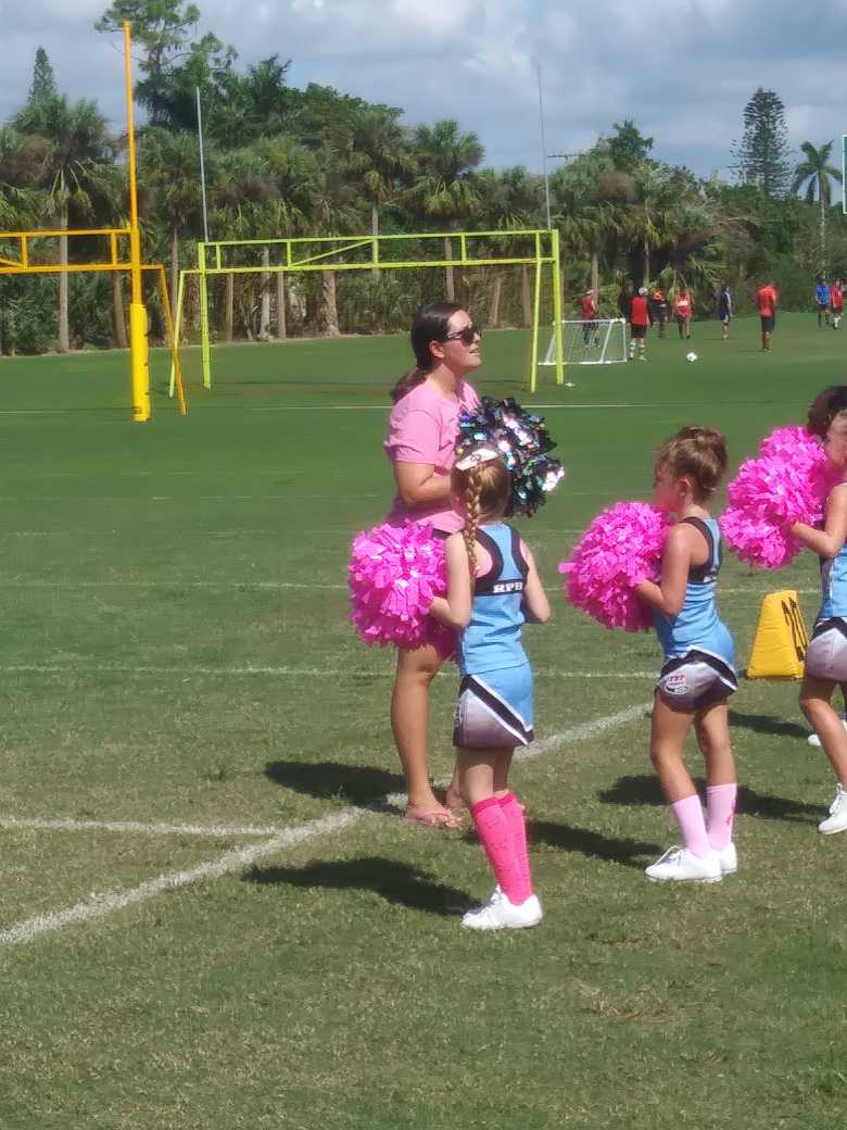myexceptionalpk's tweet photo. My kiddos supporting #BreastCancerAwarenessMonth. ❤(p.s. we won 😊) https://t.co/ahCz2NRc11
