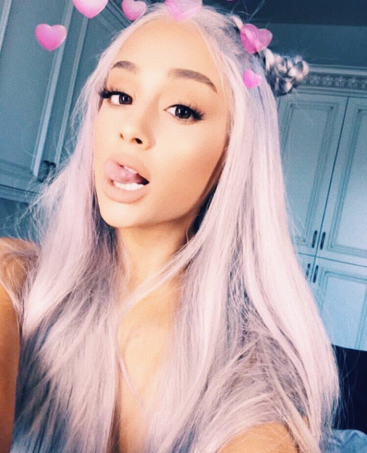 Kingg_Grande's tweet photo. #EMABiggestFansArianaGrande https://t.co/dkTQNp5qo1