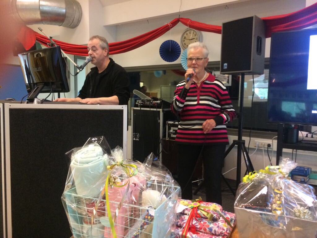 Koraalgroep's tweet photo. St. Anna zette vandaag 16 jubilarissen in het zonnetje. Er waren cadeautjes, muziek en mooie gesprekken met dankbare familieleden. https://t.co/aNF3MormZ4