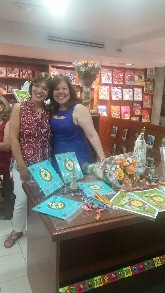 tuproyectocrea3's tweet photo. Crea,Visualiza,Define y Emprende.Los clientes de los talleres tambièn asistieron al Bautizo de este segundo Libro de Mandalas.LilianaBarrios https://t.co/rReYGLZzv3