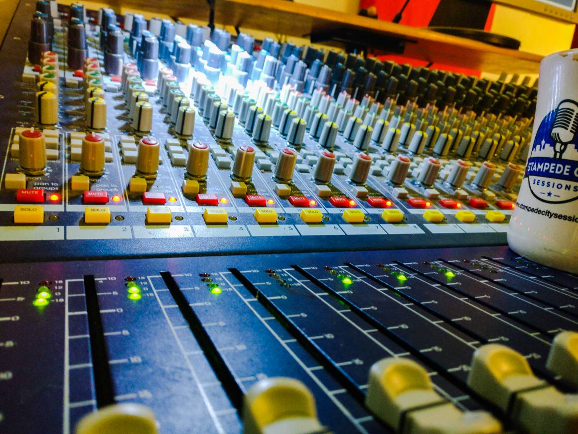 Sunday coffee and mixing time. ☕