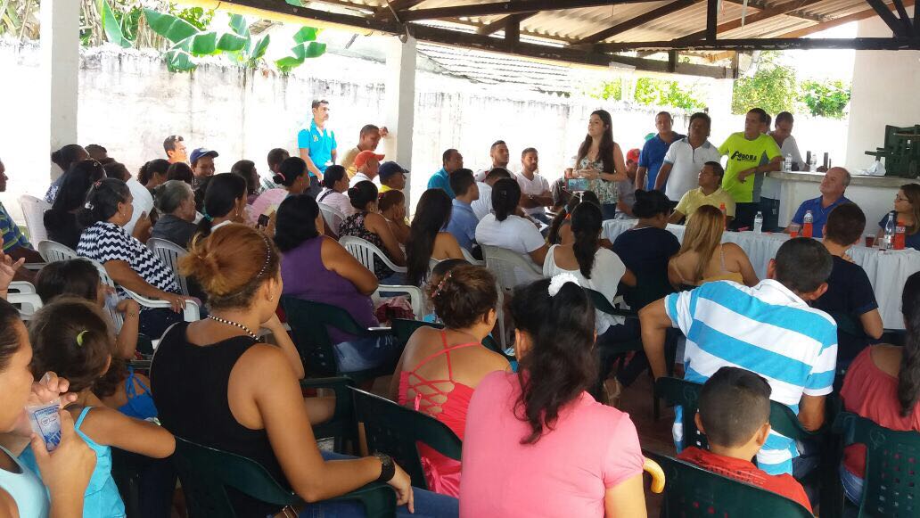 SergioBarraza_'s tweet photo. En Polo Nuevo con el Dr Edgardo Martes, más de 500 personas respaldando las aspiraciones de candidata a la @CámaraColombia Jezmi Barraza. https://t.co/6x4iJJgj0P