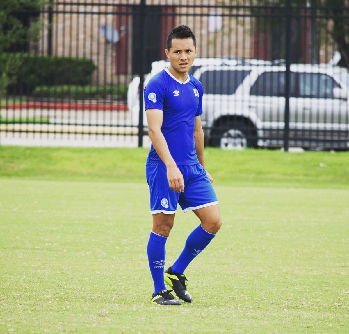 RMenjivar5's tweet photo. Día de partido. Vamos equipo! #LaSelecta ⚽️🥅🇸🇻‼️ #GameFace 😅 #Diadora #Blushield https://t.co/yr9LrkWqQw