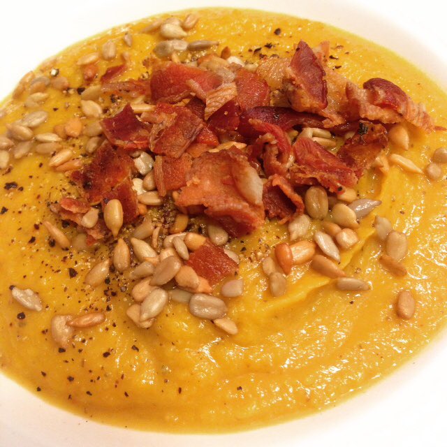 KitchenSprout's tweet photo. #RoastedButternutSquashSoup #CanadianThanksgiving  #HomeChef #Homegating #GamingNGrazing  #FoodNFootball #HappyThanksgiving #FamilyNFriends https://t.co/UpDjPKW472