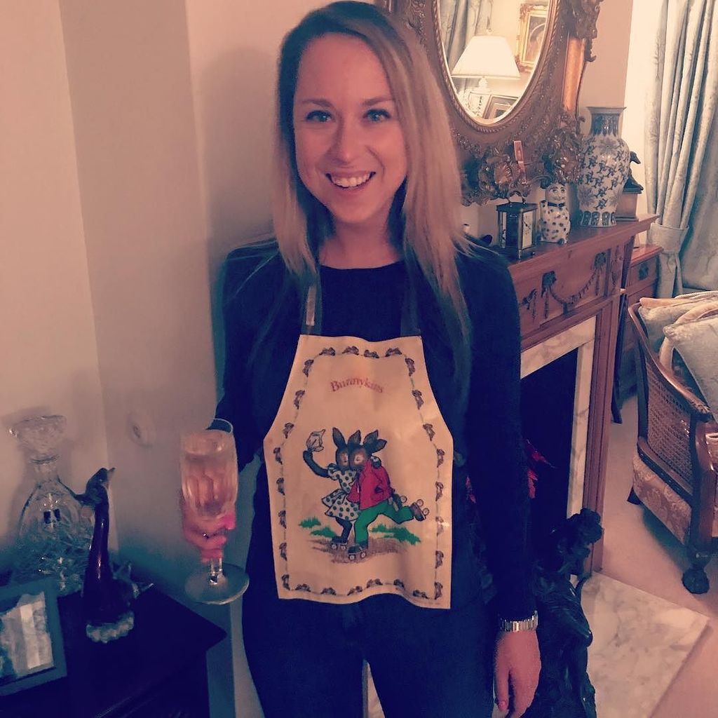 NotSoThin_Lizzy's tweet photo. Think I’ve outgrown this apron now... 😂
#bunnykins #babyapron #80skid #childhoodmemories #itstiny https://t.co/YuYQut8Uae https://t.co/YDWDjVW90D
