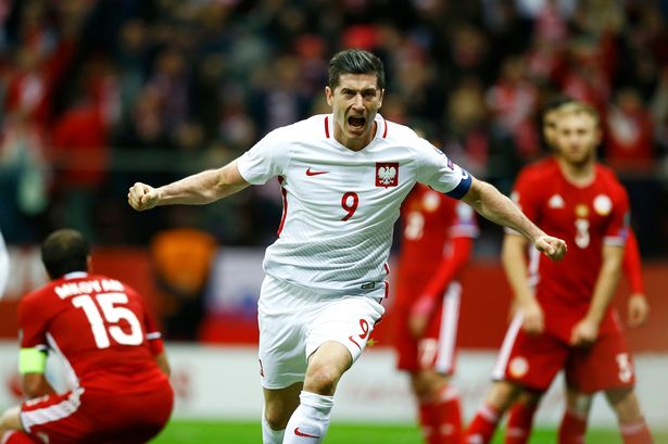 WorldCupFeverTV's tweet photo. @Poland @pzpn_pl RT if you think that @Lewy_Official 🇵🇱 can emulate his countryman #GrzegorzLato 🇵🇱 in #Germany1974 &amp; became the #TopScorer ⚽️ in #Russia2018 https://t.co/BaD9qR3AAD