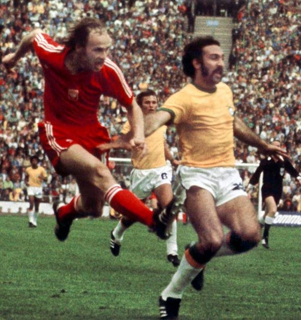 WorldCupFeverTV's tweet photo. @Poland @pzpn_pl RT if you think that @Lewy_Official 🇵🇱 can emulate his countryman #GrzegorzLato 🇵🇱 in #Germany1974 &amp; became the #TopScorer ⚽️ in #Russia2018 https://t.co/BaD9qR3AAD
